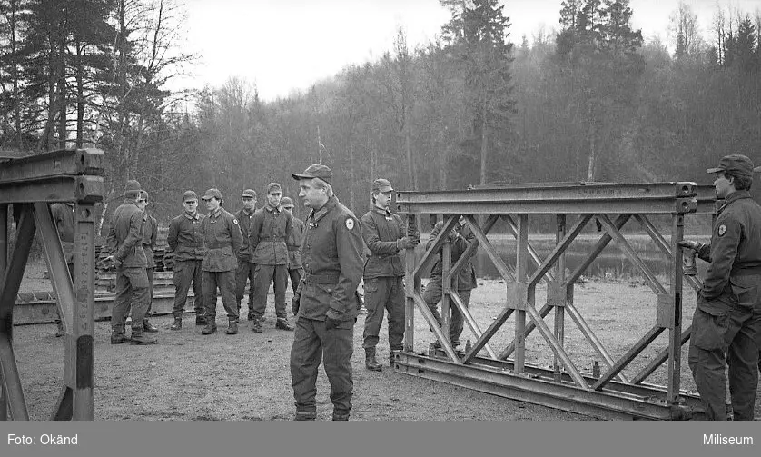 Byggnation av Balkbro 2 (BB 2). Åke Johansson, Ing 2 i mitten.