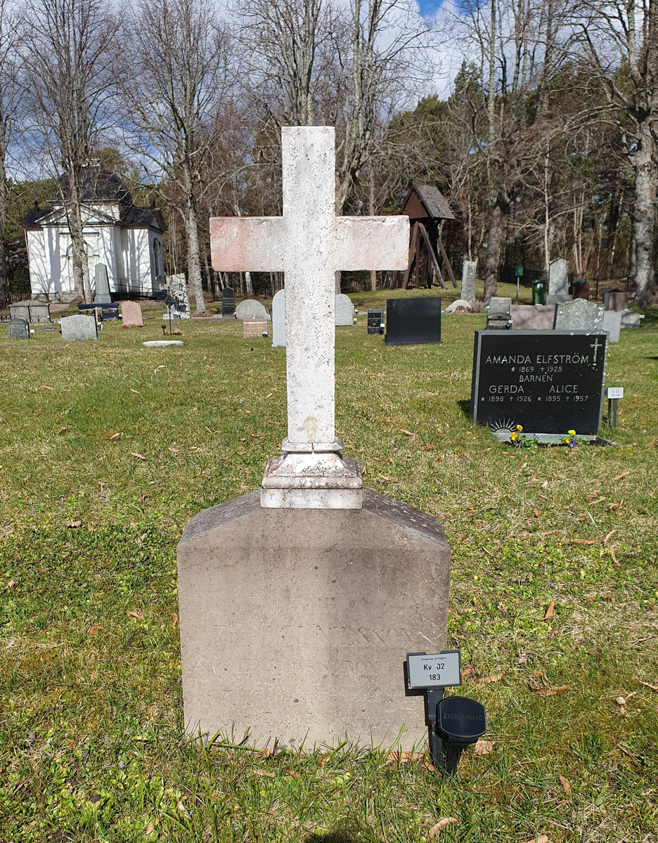 Gravvård, kyrkogården i Öregrund, Uppland 2023