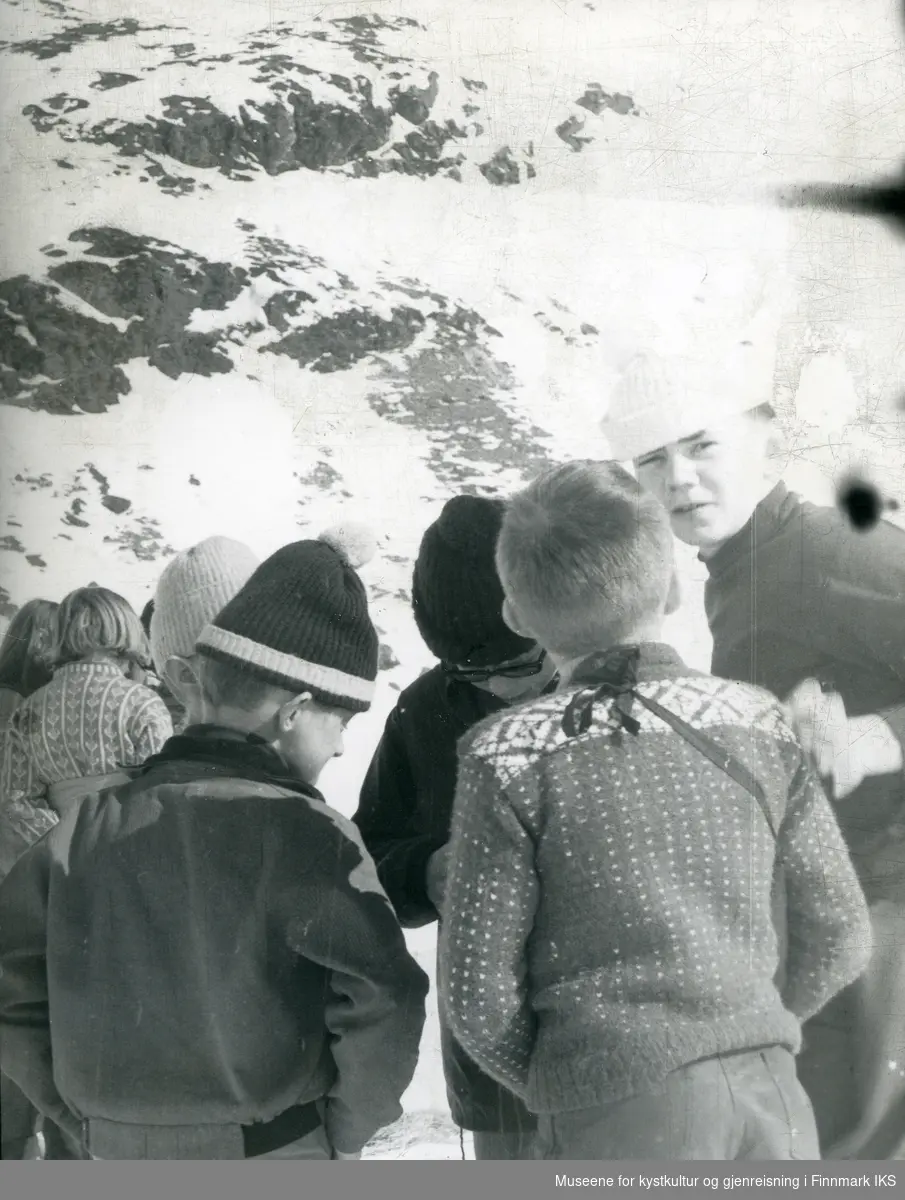 Sarnes. Flere elever fra Solvang internatet. 1963-1970.