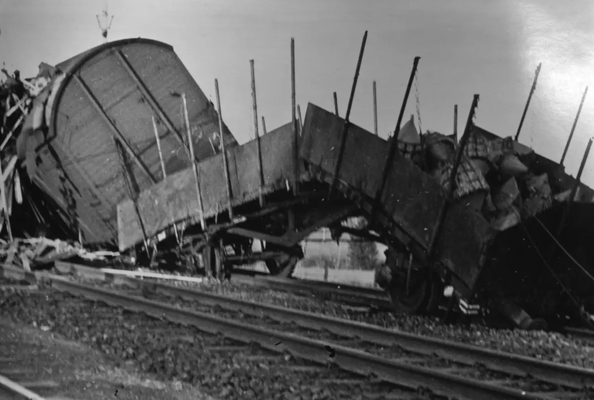 Bild av tågolycka vid Järna 1950.