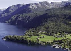 Ænes - adelseigedom og kyrkjestad