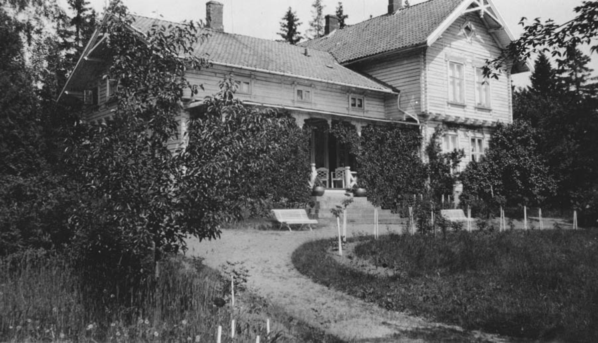 Hus og have. Waldemarhøy syd fasade