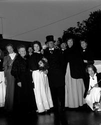 Gamle klær fra bygda vises fram (serie)