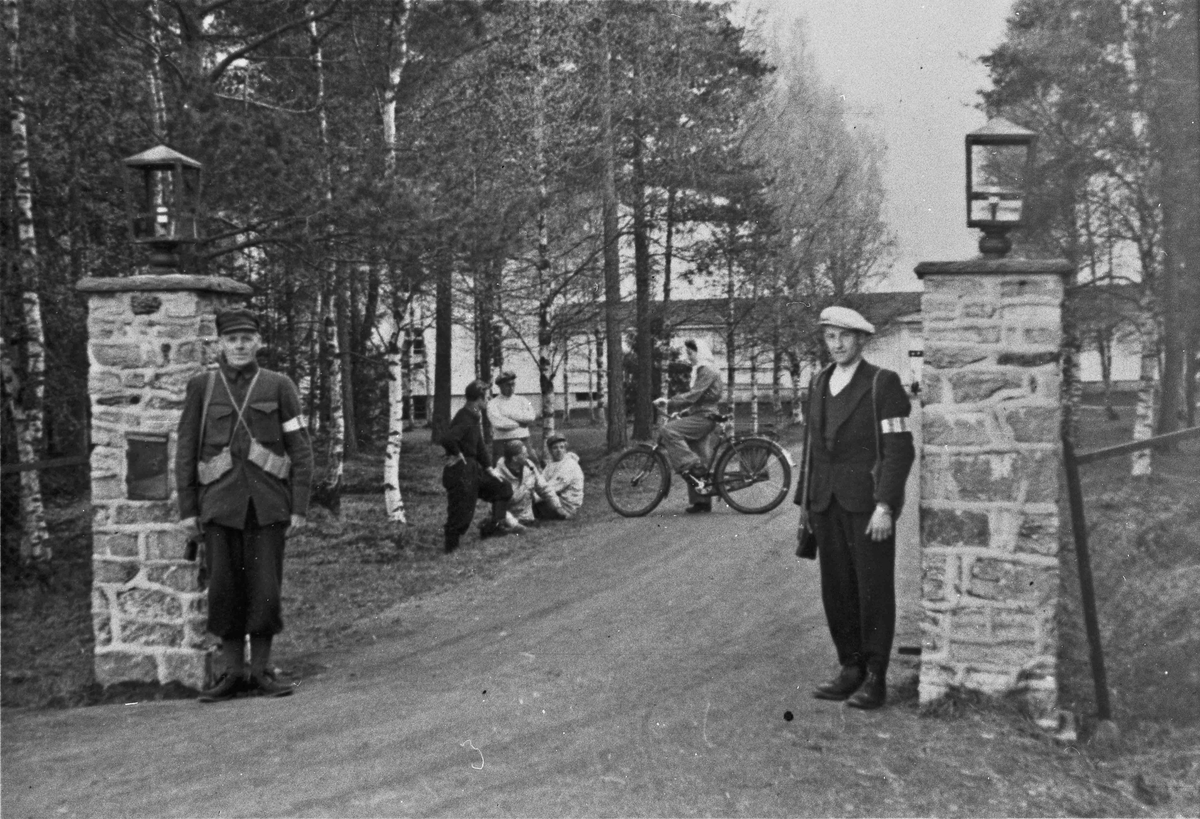 Ved Husmorskolen i Eidsvoll. Ole Gulbrandsen – Albert Gresslien til høyre.