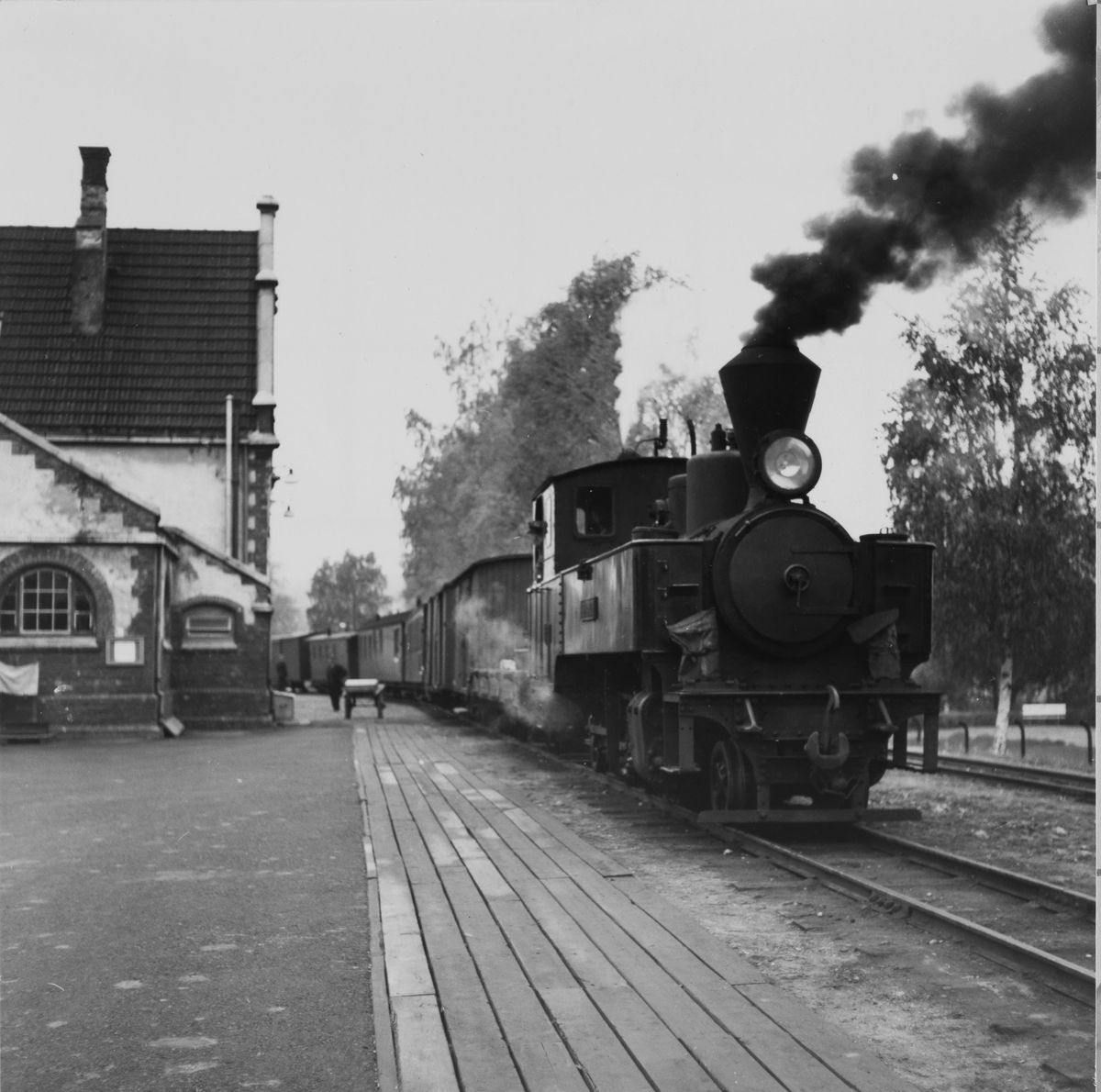 Tog til Skulerud står klar til avgang fra Sørumsand stasjon.