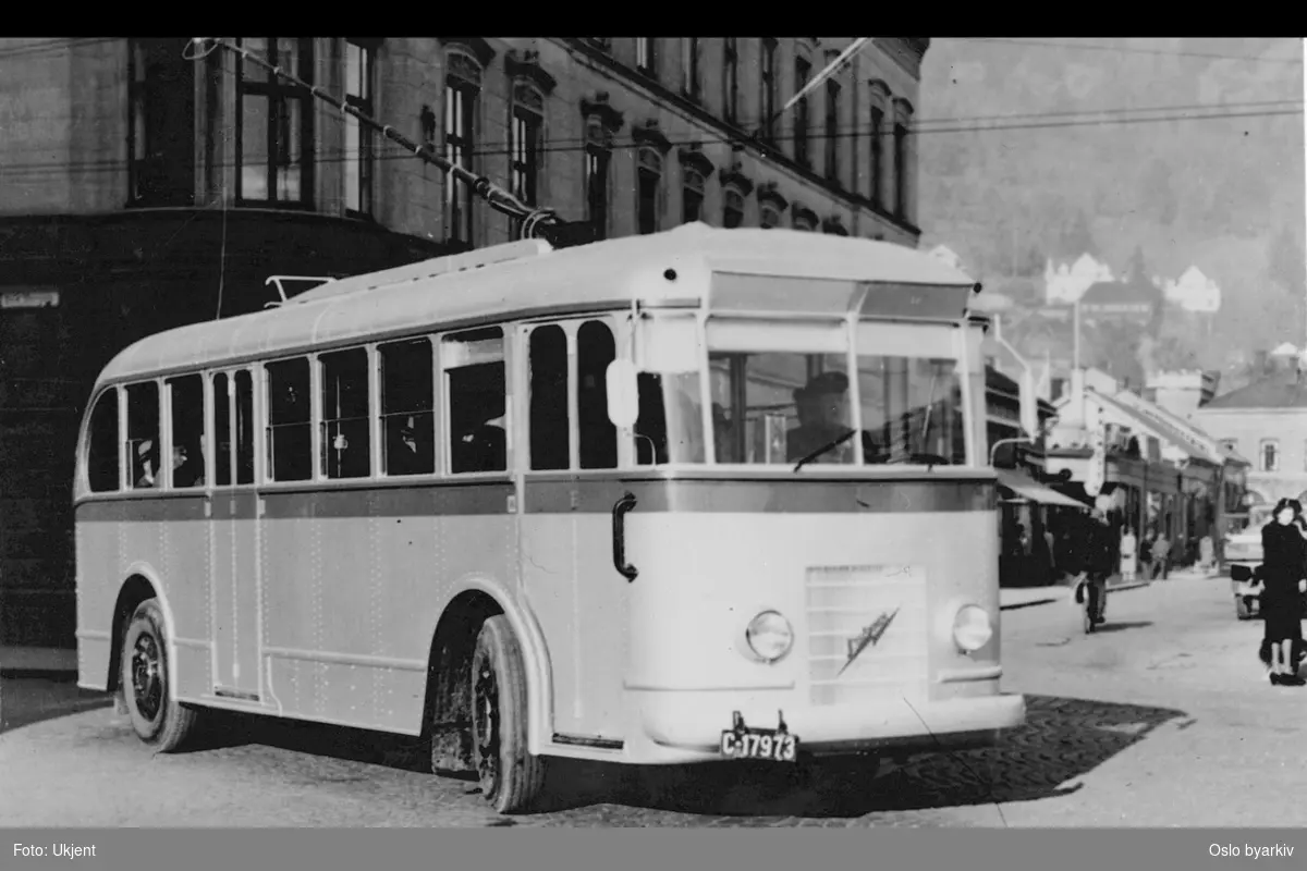 Oslo Sporveiers buss, A-15749, på prøvedrift i Drammen, Strømmen/Vickers 1939, Oslo første trolleybuss