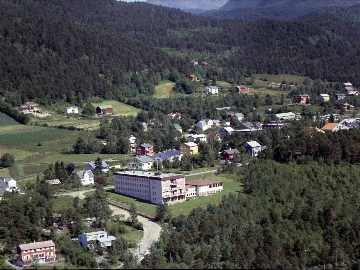 Sykepleieskolen.Bjørset, Syke-pleierskolen. Erdal - BjordalSten, August