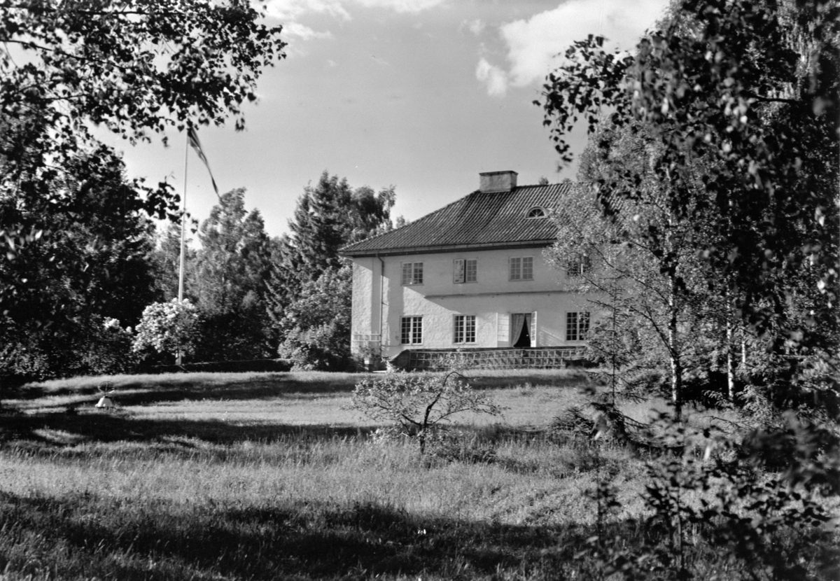 Hamar, Aluvegen 42, Lilleajervegen 4, Hamarhus, tegnet av arkitektikt Ole Øvergaard i1923 for Georg Jacob Stousland som var ingeniør og direktør for Melkefabrikken på Hamar