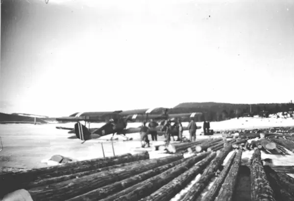 Flybase på Mjøsisen utenfor Strandsaga, Brumunddal.