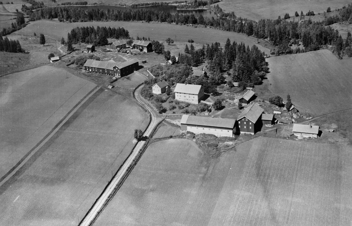 Flyfoto av Kolstad østre, Ringsaker.