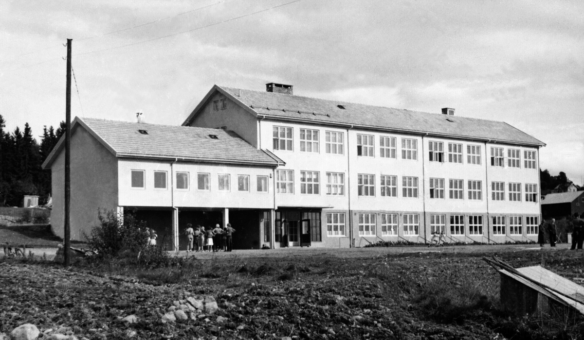 Kylstad skole, Furnes, Ringsaker. Den nye skolen som ble innviet i 1952.