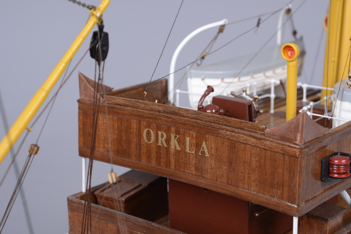 Modell av båten D/S Orkla som var eid og drevet av Chr. Salvesen & Chr. Thams mellom 1908-1949.