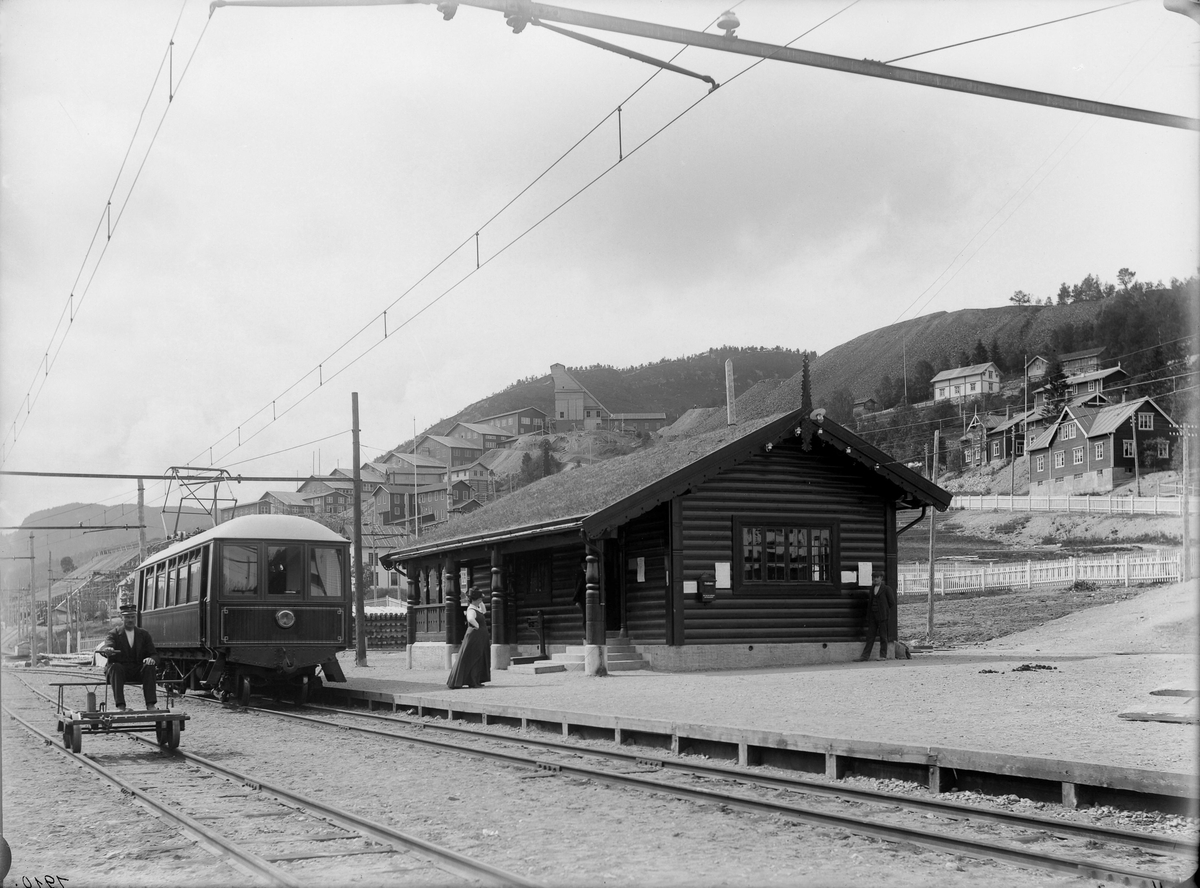 Løkken stasjon med "Kongevognen" i 1910.