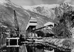 Norzink, lossebru, transportbru, montering av titankran