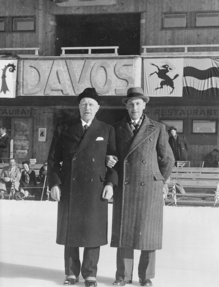 Skøyteløperne Peder Østlund og Ivar Ballangrud fotografert i Davos