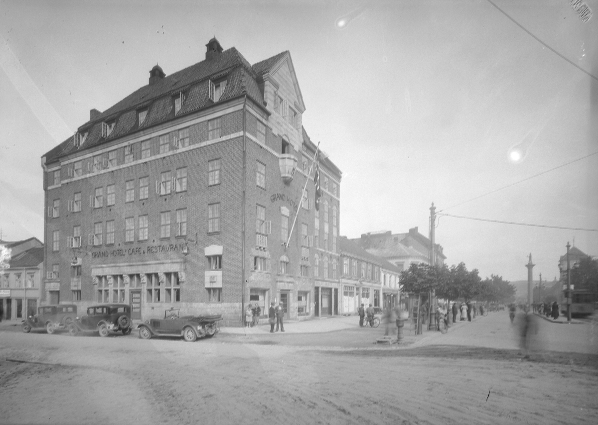 Grand Hotel og Kongens gate mot Torvet
