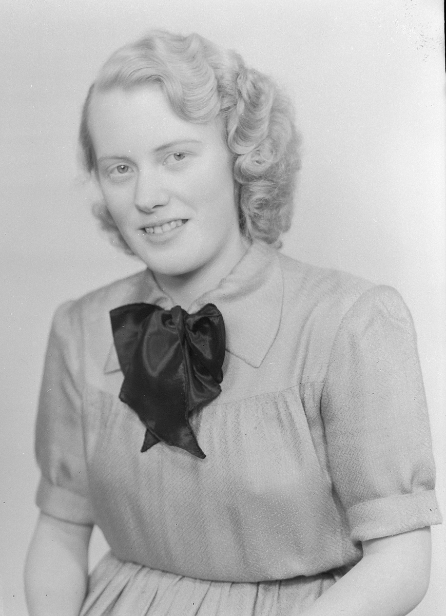 Astrid Tevassvoll ved Sør-Trøndelag fylkes husflidsskole