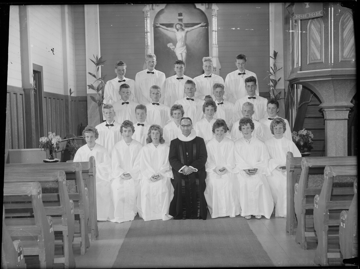 Konfirmanter i Haltdalen kirke 1961