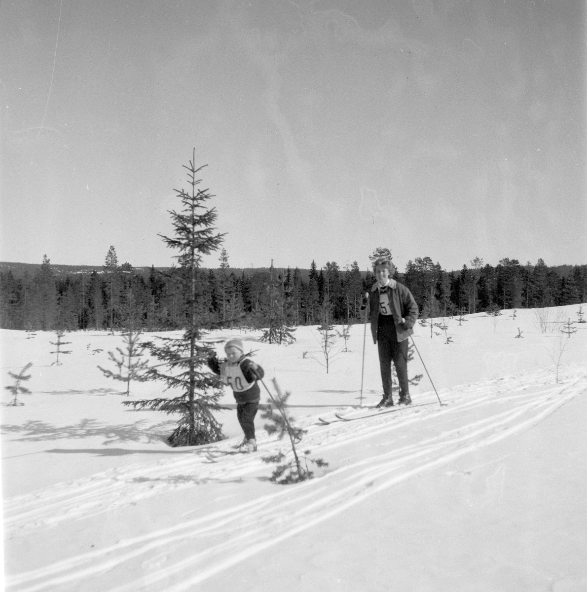 Pilkeskirennet, konkurranse med både skirenn og pilke konkurranse. Moelven. Vinter, snø. Moelven foto 1970. 