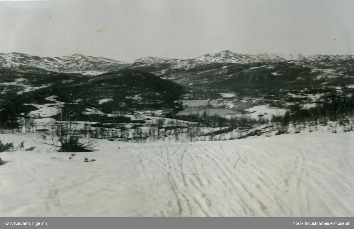 Påske 1942, skitur, utsikt vest for Møsvann