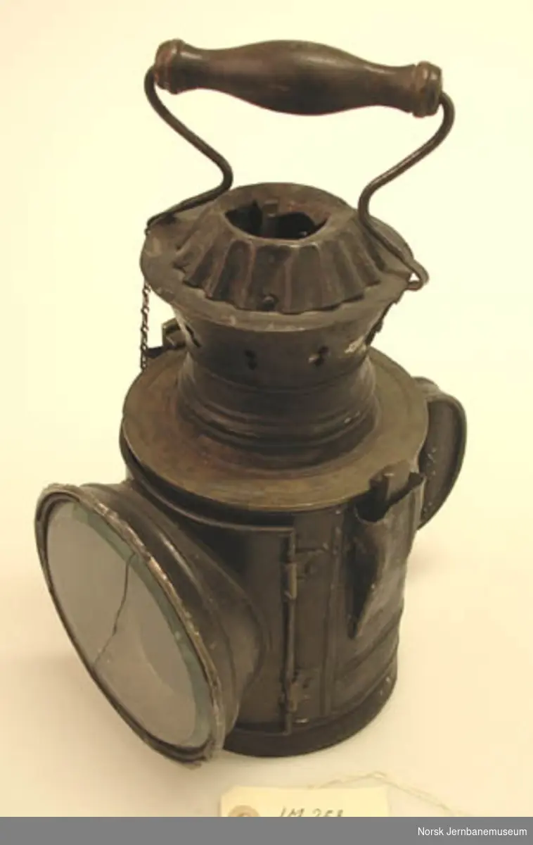 Karbidlampe : signallykt brukt under okkupasjonen