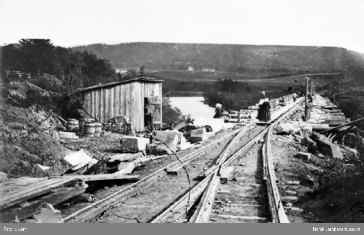 Bygging av ny Børke bru i 1865, foto nordfra med Brunel-sporveksel i forgrunnen