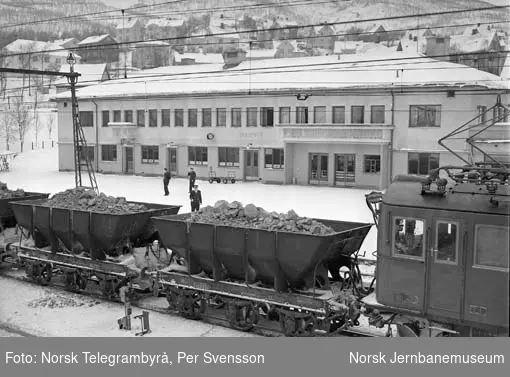 Ofotbanen : tog på Narvik stasjon