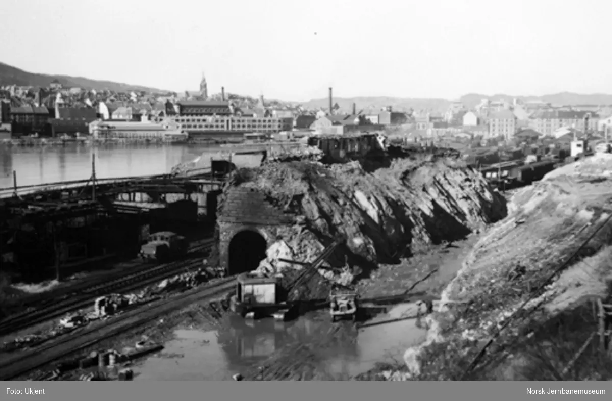 Bergen stasjon : fjellet ved Sejersberget tunnel under bortsprengning