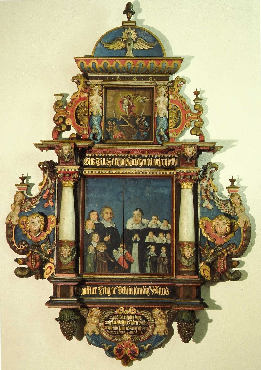 Øverst Kristi oppstandelse, så framstilling av fogd Claus Bastianssøn med hustru og 14 barn.
