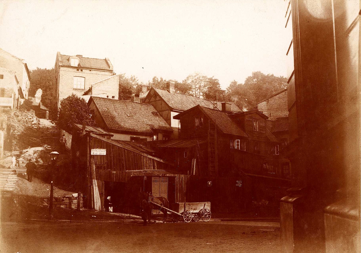 Oslo. Småhusbebyggelse i Bergfjerdingen. Hest med kjerre i gata. 1916.