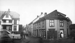 Gatebilde fra Torvet, Kirkelandet, Kristiansund 1883.