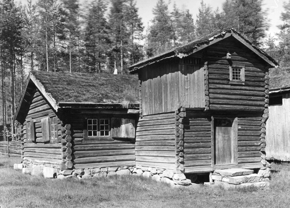 Bjøntegård, Øvre Rendal, Nord-Østerdal. Barfrøstue.
På Glomdalsmuseet siden 1911. Foto 1927.