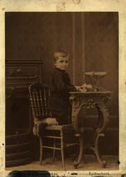 Kabinettfoto av Hans Aall som barn, Kjøbenhavn.