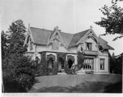 Smedbråten, Bygdøy, Oslo ant. ca. 1860.  Hagen og huset. Rev