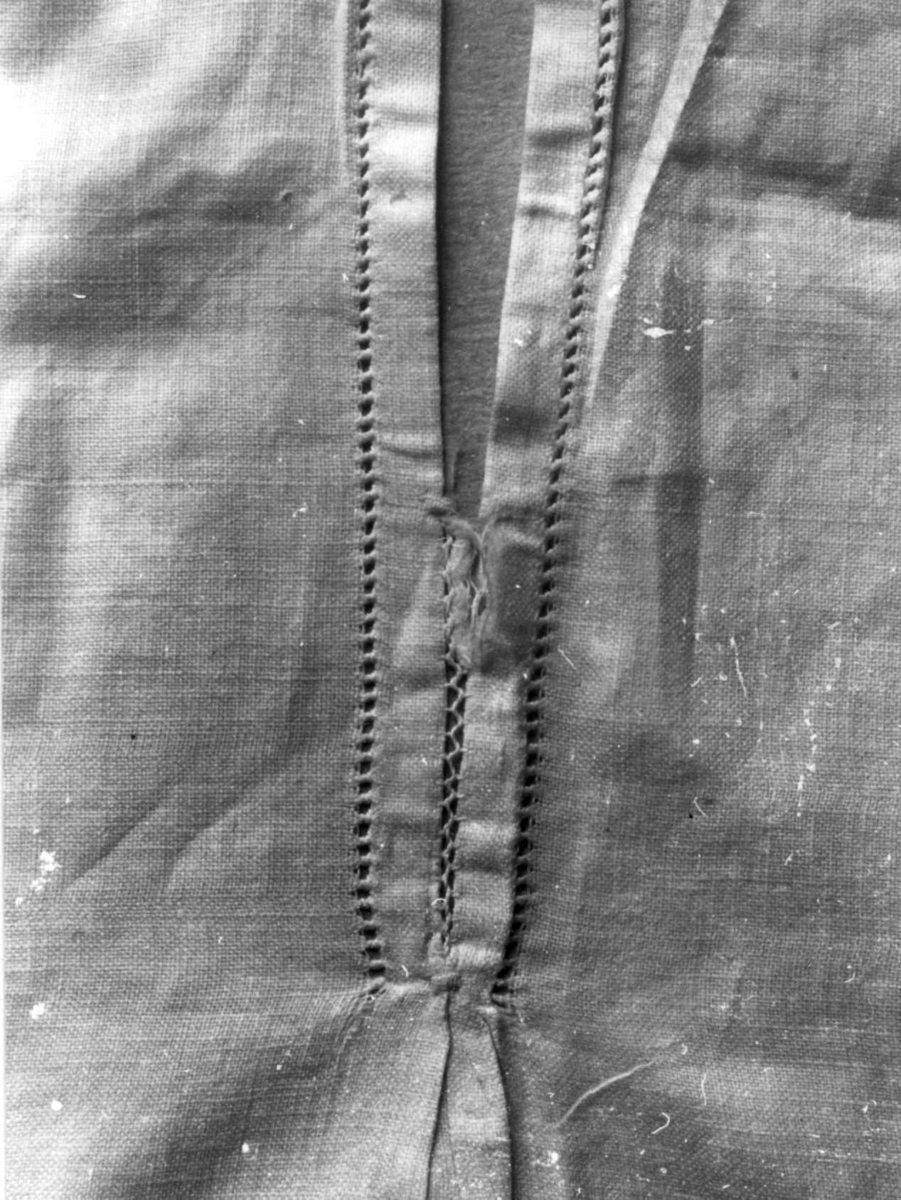 Detalj av brudeskjorte. Bjelland, Marnardal, Vest-Agder 1940.