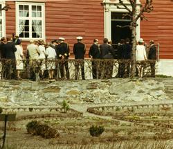 Islands president besøker NF 4/5 1971. Følget ved Leikanger 