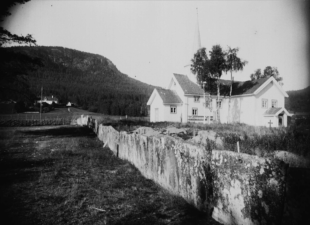 Flesberg kirke og prestegård,  Numedal, Buskerud, 1906.