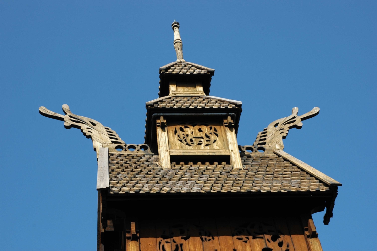 Detaljer av taket, stavkirken fra Gol i Hallingdal, bygning nummer 181 på Norsk Folkemuseum