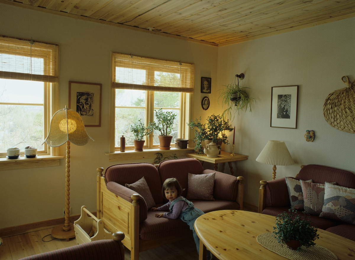 Stue i bolig i byggeprosjekt, Songeheia, Arendal.  Illustrasjonsbilde fra Bonytt 1987.