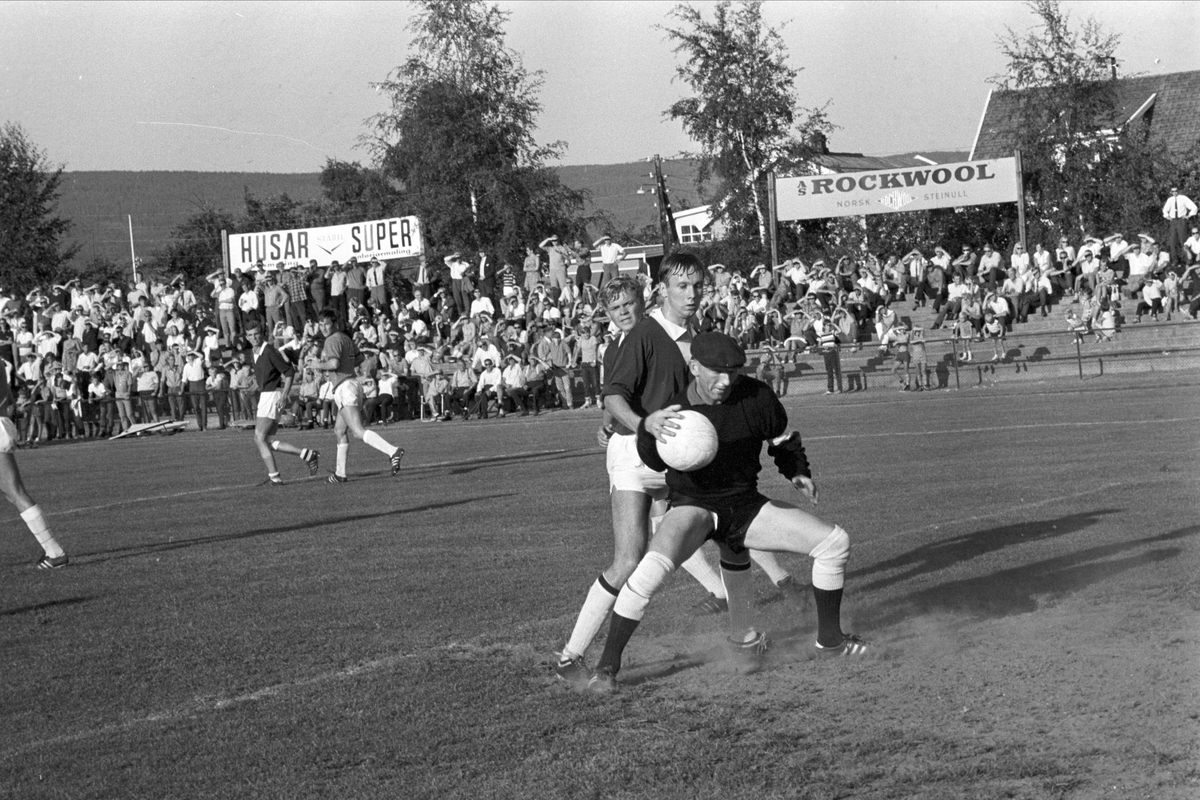 Serie. Fotballkamp mellom Mjøndalen og Vålerenga. Fotografert 20. aug. 1969.