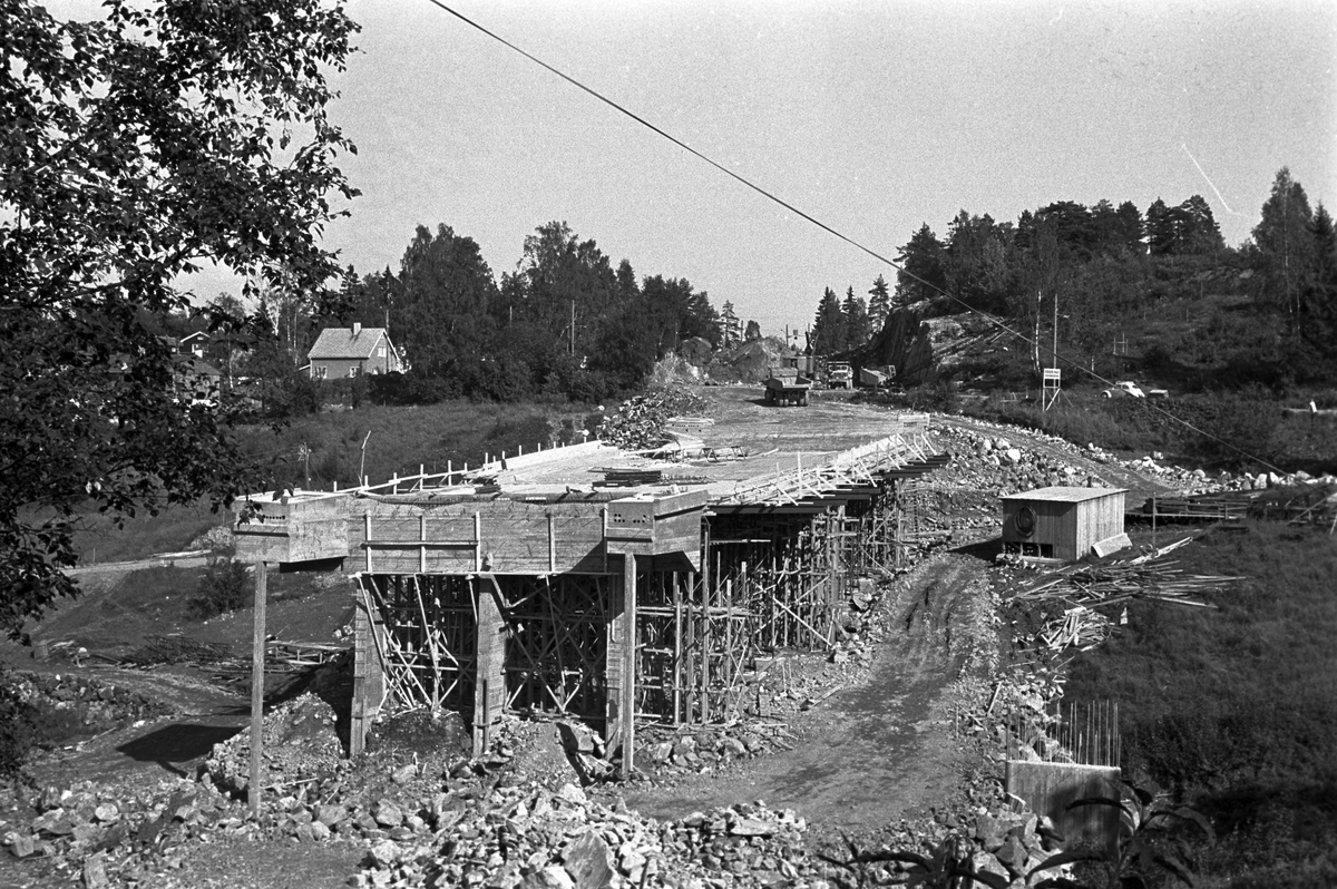 Lørenskog, september 1967, utbygging og utvikling av kommunen. Veiutbygging.