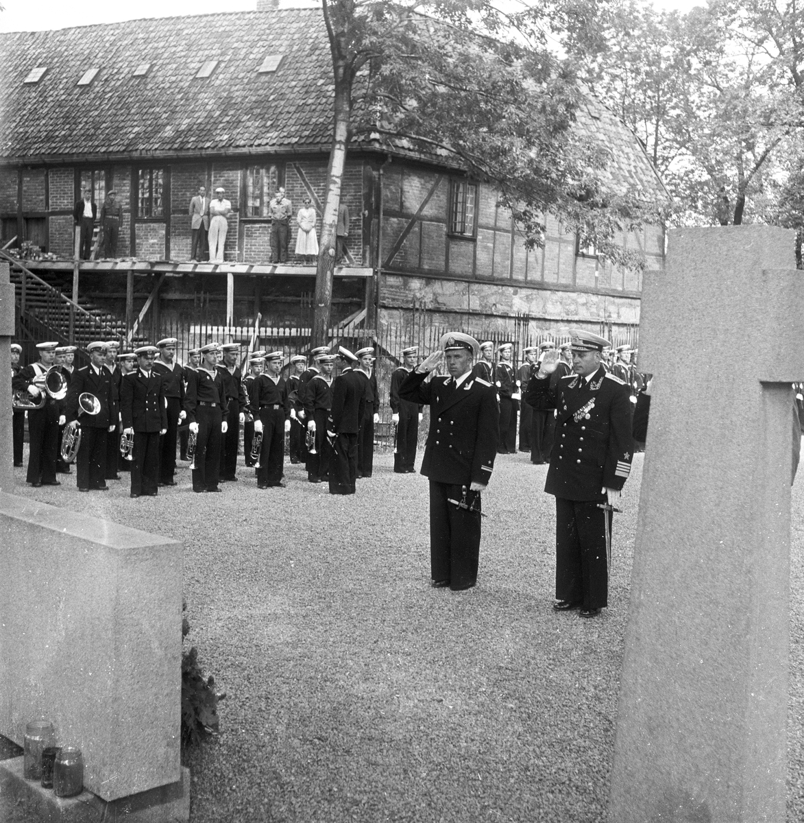 Serie. Russisk flåtebesøk i Oslo, blant annet på Akershus festning. Fotografert 8. aug. 1956.