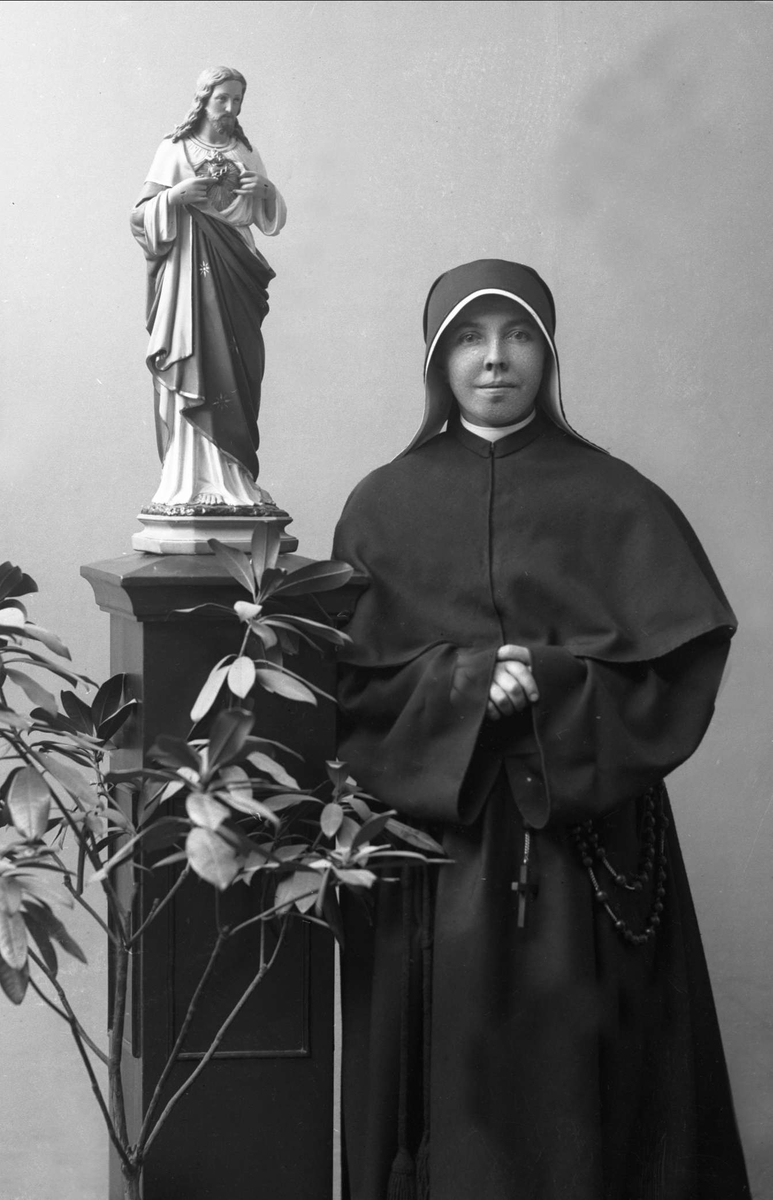 Portrett, nonne, søster Elita.