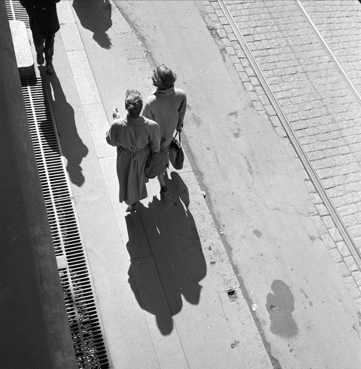 Folk i gata. Akersgata, Oslo 1956.