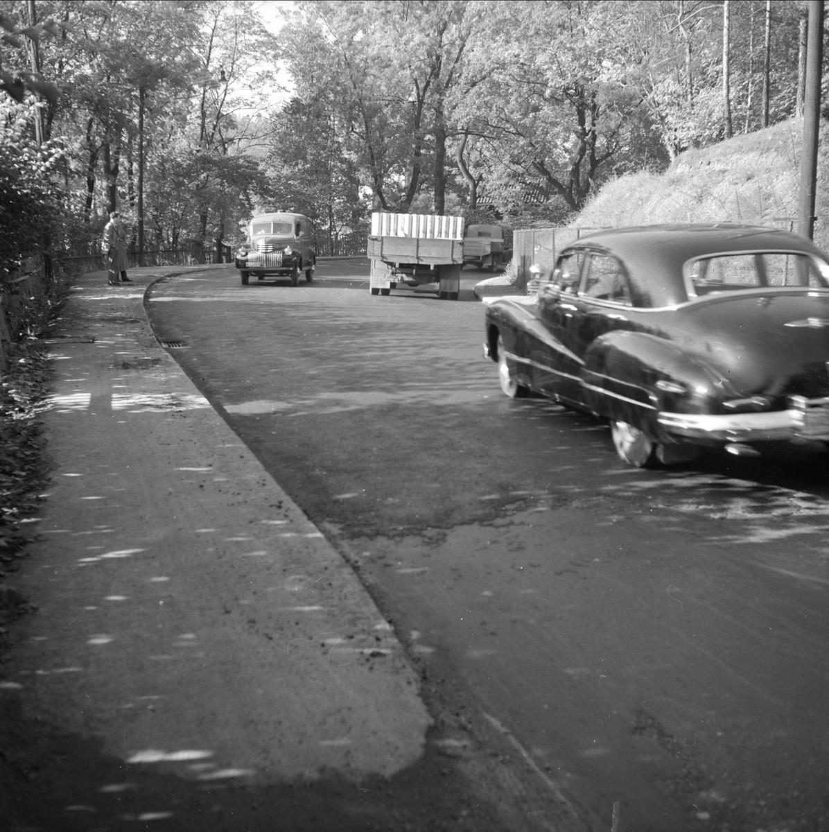 Dødssvingen. Gatebilde med biler av typen Buick 1946-48, og Chevrolet varebil 1946-47.