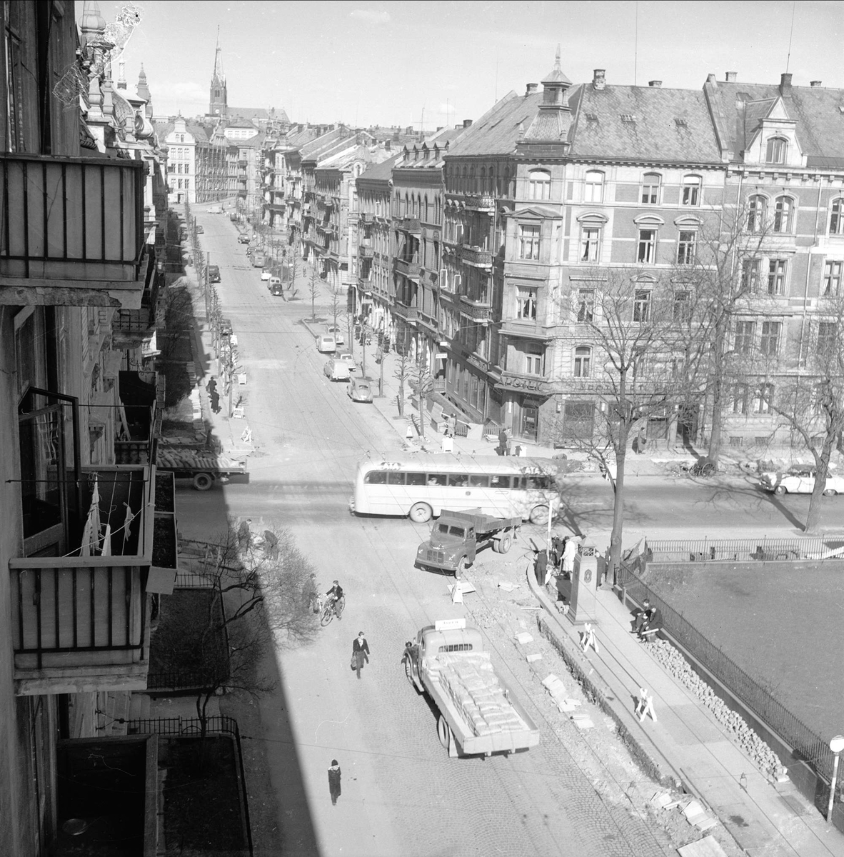 Bygdøy allé, Oslo, 1956. Gatebilde sett ovenifra.