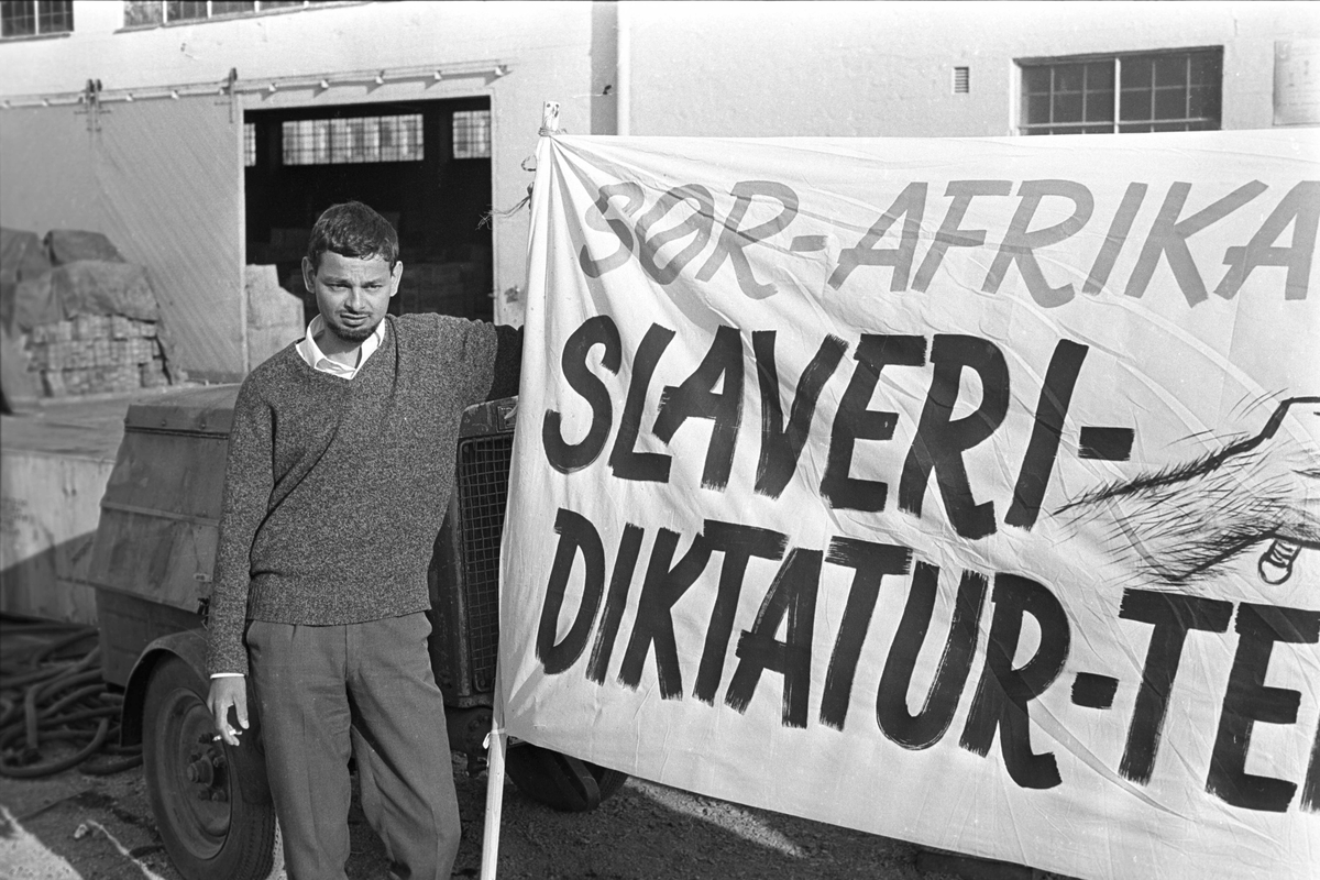 Oslo, sentrum, mai 1963, Filipstadkaia, handelsboikott mot Sør-Afrika.
