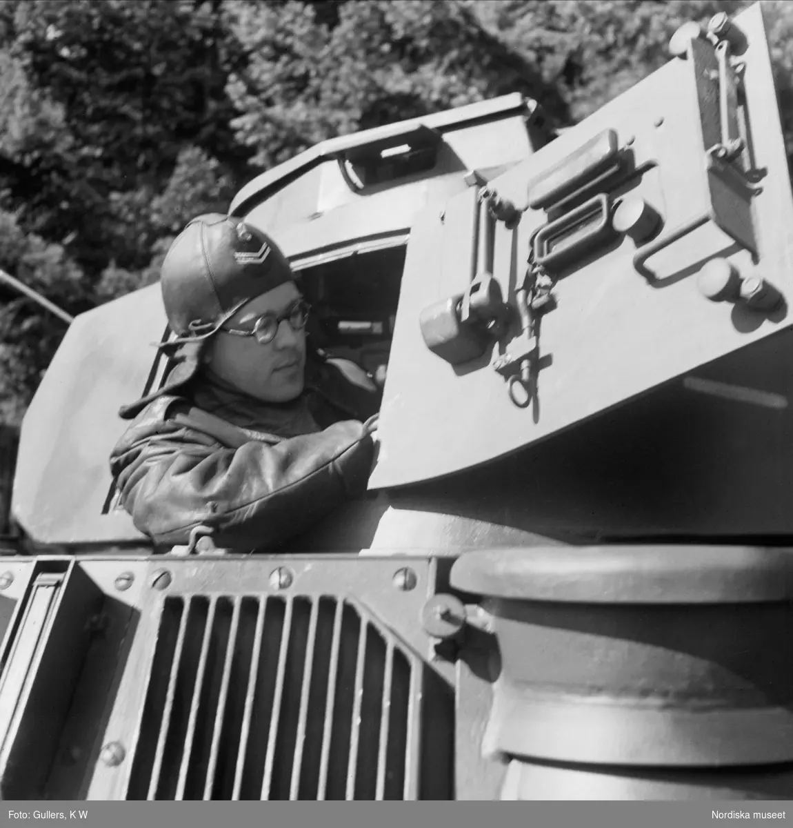 Carl Johan Bernadotte i en stridsvagn.