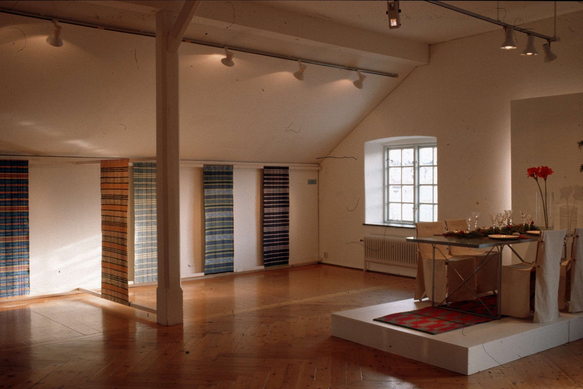 Mattor för moderna hem - utställning på Upplandsmuseet i Uppsala 1999