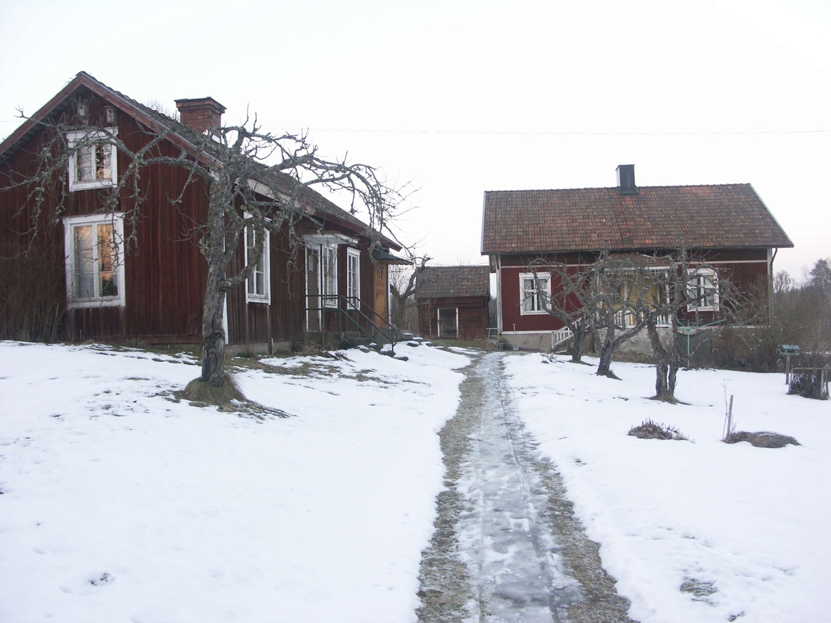Gårdsmiljö, Östra Ovanby, Ekeby socken, Uppland 2005